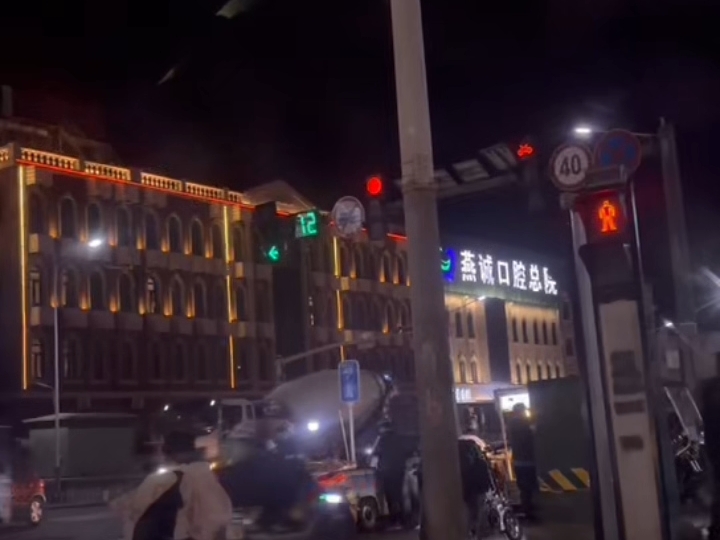燕郊是西隔潮白河与北京通州相望、被环京生活圈紧紧包裹，满是跨省通勤烟火气与日常生活温度的河北小镇。