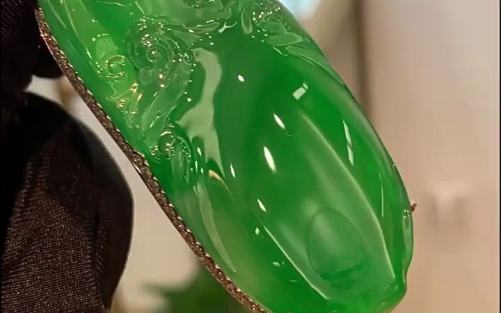 天然翡翠 满绿名家大师作品风生水起牌吊坠