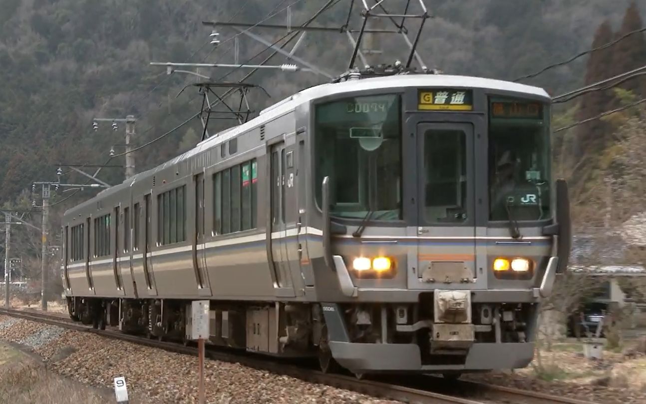 福知山地区の223系电车2輌ユニットの5500番台と4輌ユニットの6000番