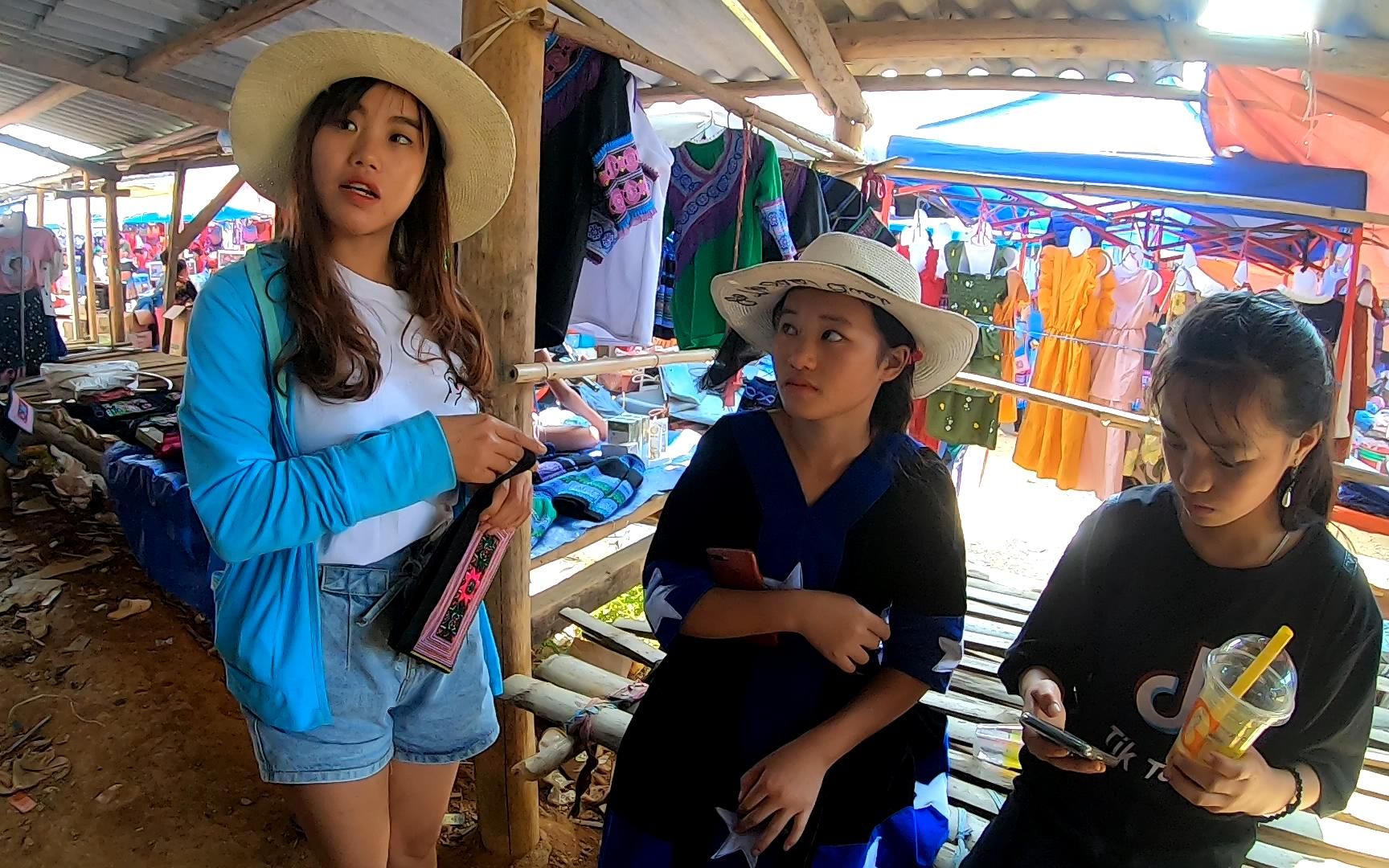 越南自由行,在农村集市搭讪两个小姑娘,都很漂亮