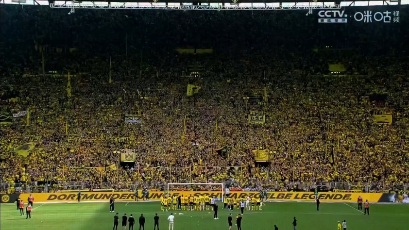 多特蒙德主场威斯特法伦看台告别罗伊斯