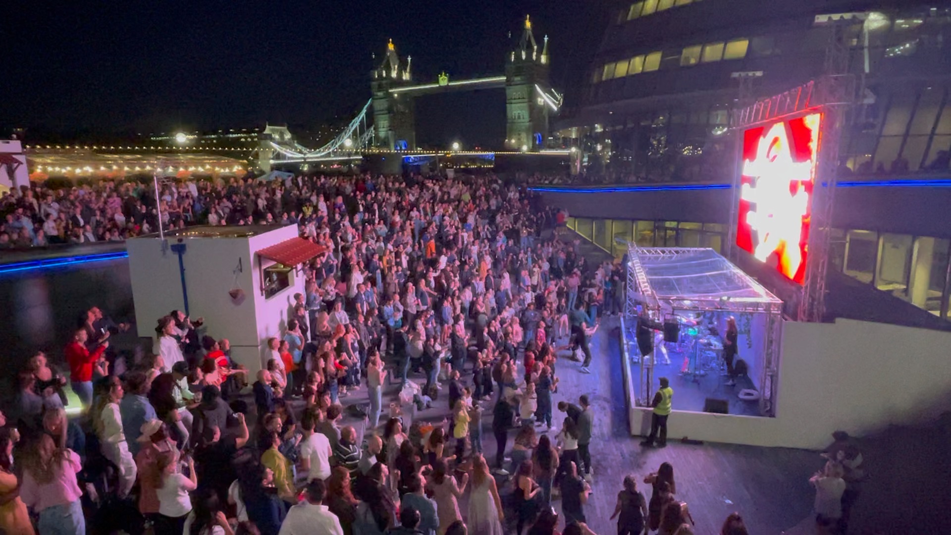 [图]Sweet Caroline @ London Summer by the River