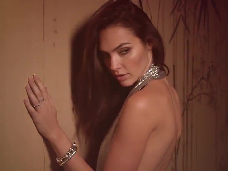 "神奇女侠"盖尔·加朵,颜值在线身材好