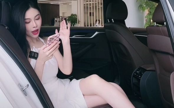 宝马性感长腿美女晚晚讲车151