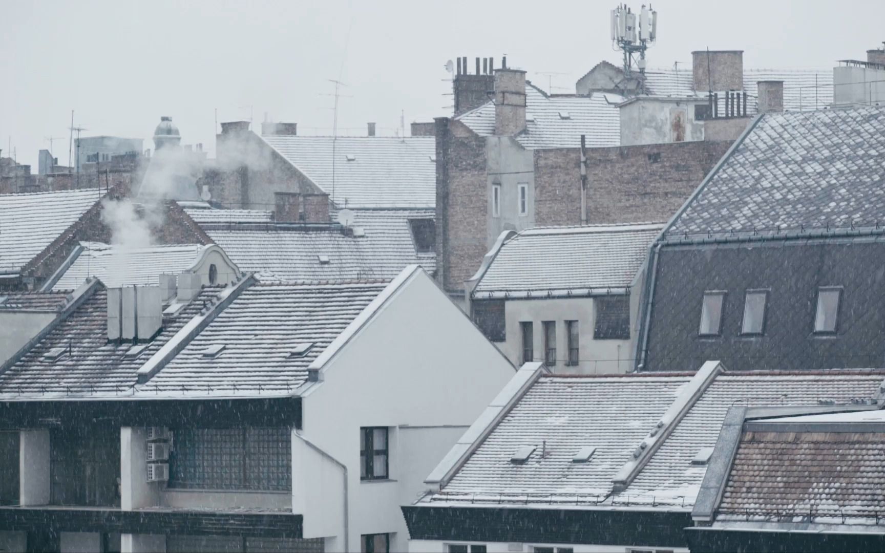 小镇的冬天,窗外下起大雪,雪粒拍打玻璃声,寒风声,助眠白噪音哔哩哔哩bilibili