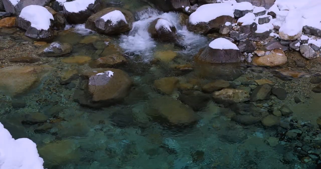 [图]【搬Ⅰ流水涟漪】明澈流水Ⅰ覆雪石块，适合冥想放松学习Ⅰ疗愈身心，冲淡所有烦心！