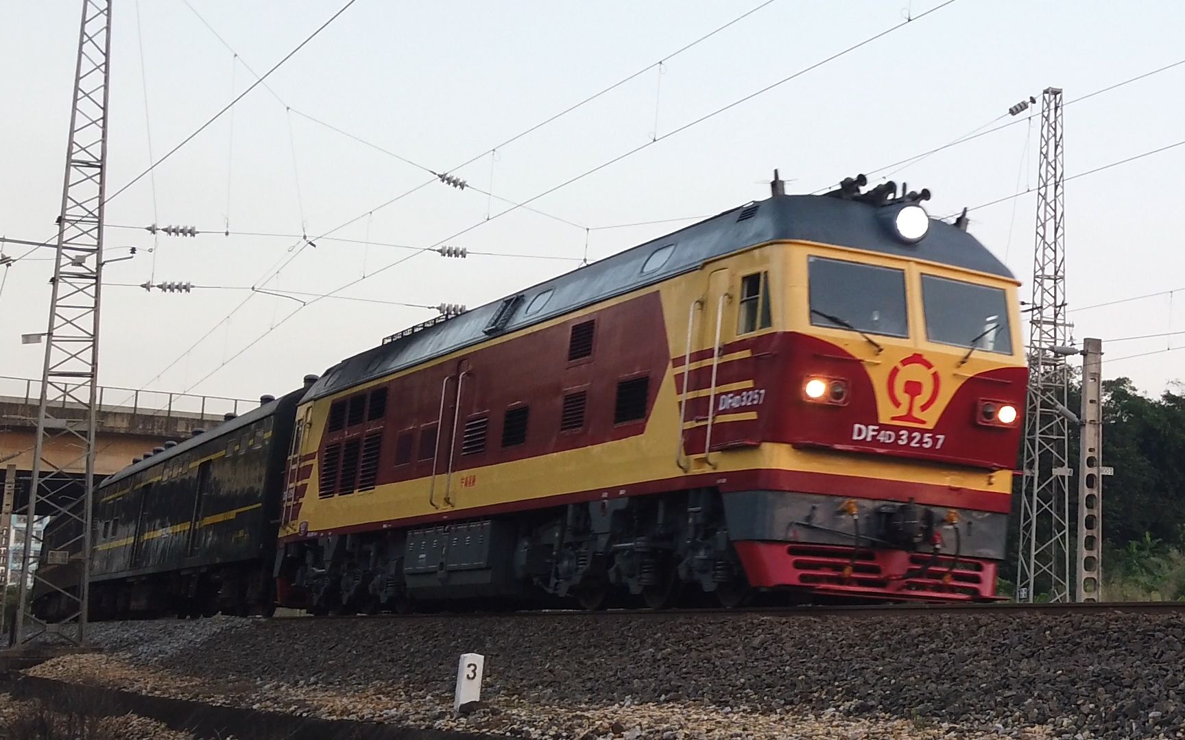 南防线拍东风4d