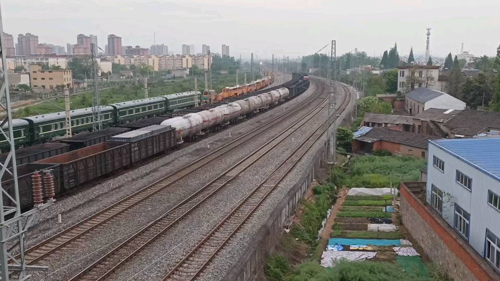 二通道撮镇站随拍,各类hxd1c大列,df11客车,hxd3c客车通过_哔哩哔哩