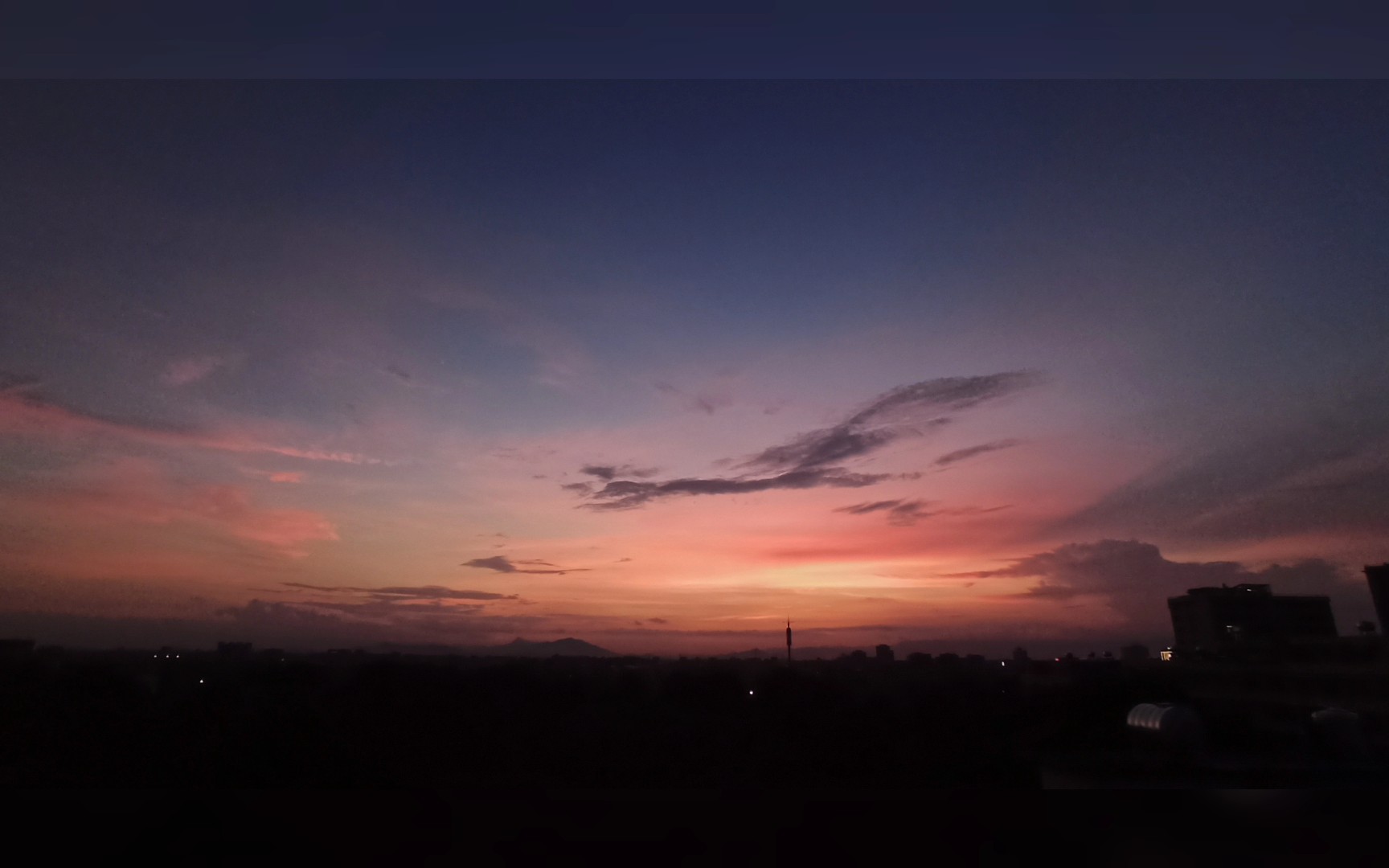 诗与岁月同歌发呆三分钟看看傍晚渐变的天空