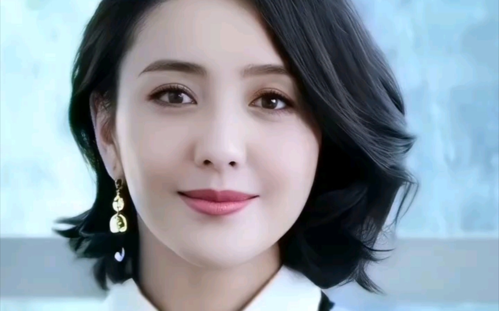 佟丽娅高露:美丽与实力并存