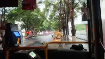 【水视频】《半路接雨伞》