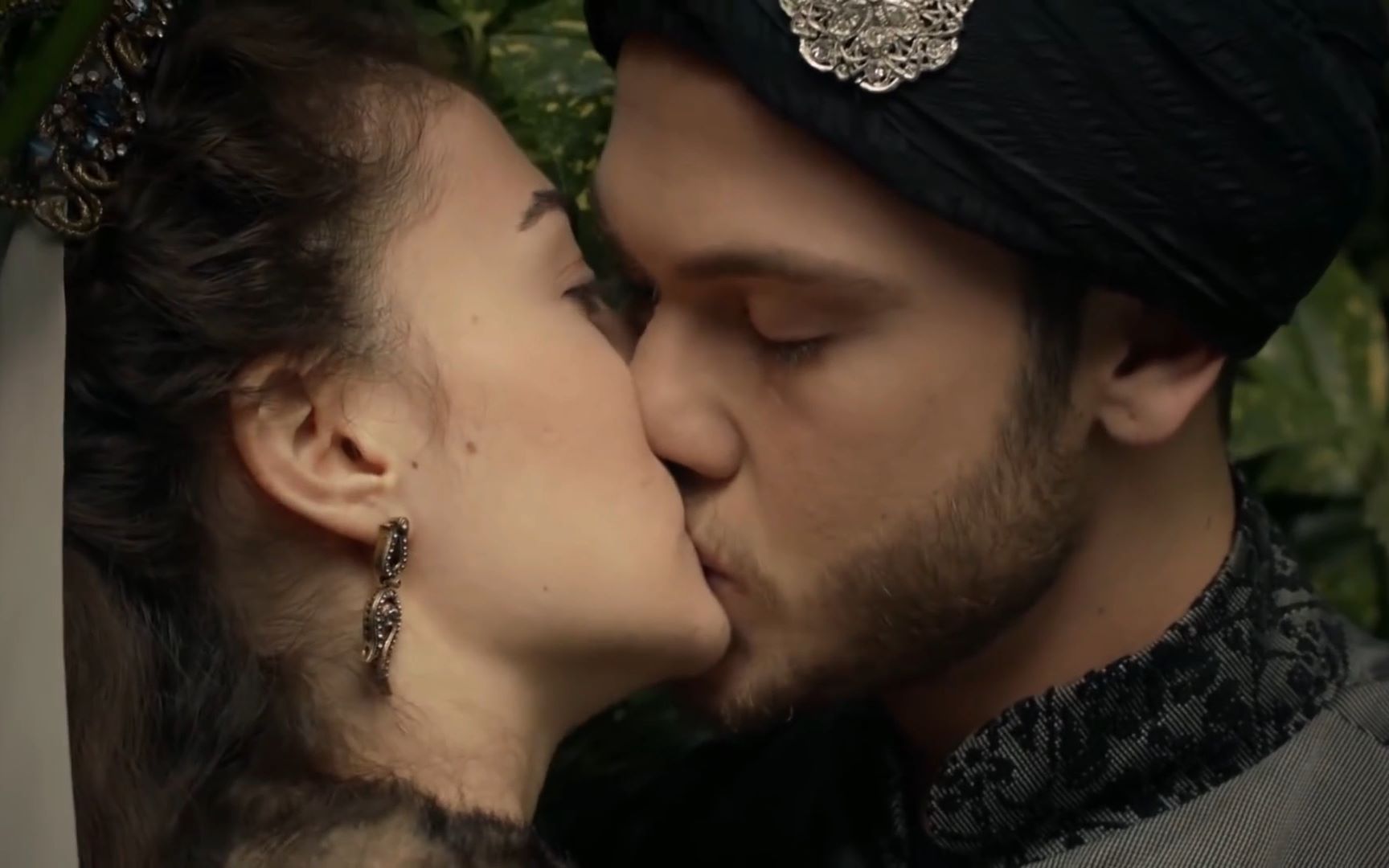 宏伟世纪表哥和表妹的禁忌之恋bayezidhuricihan