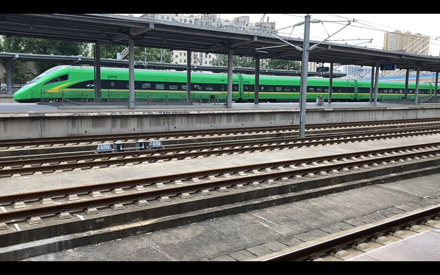 随手拍三列咸阳西站正线打磨车