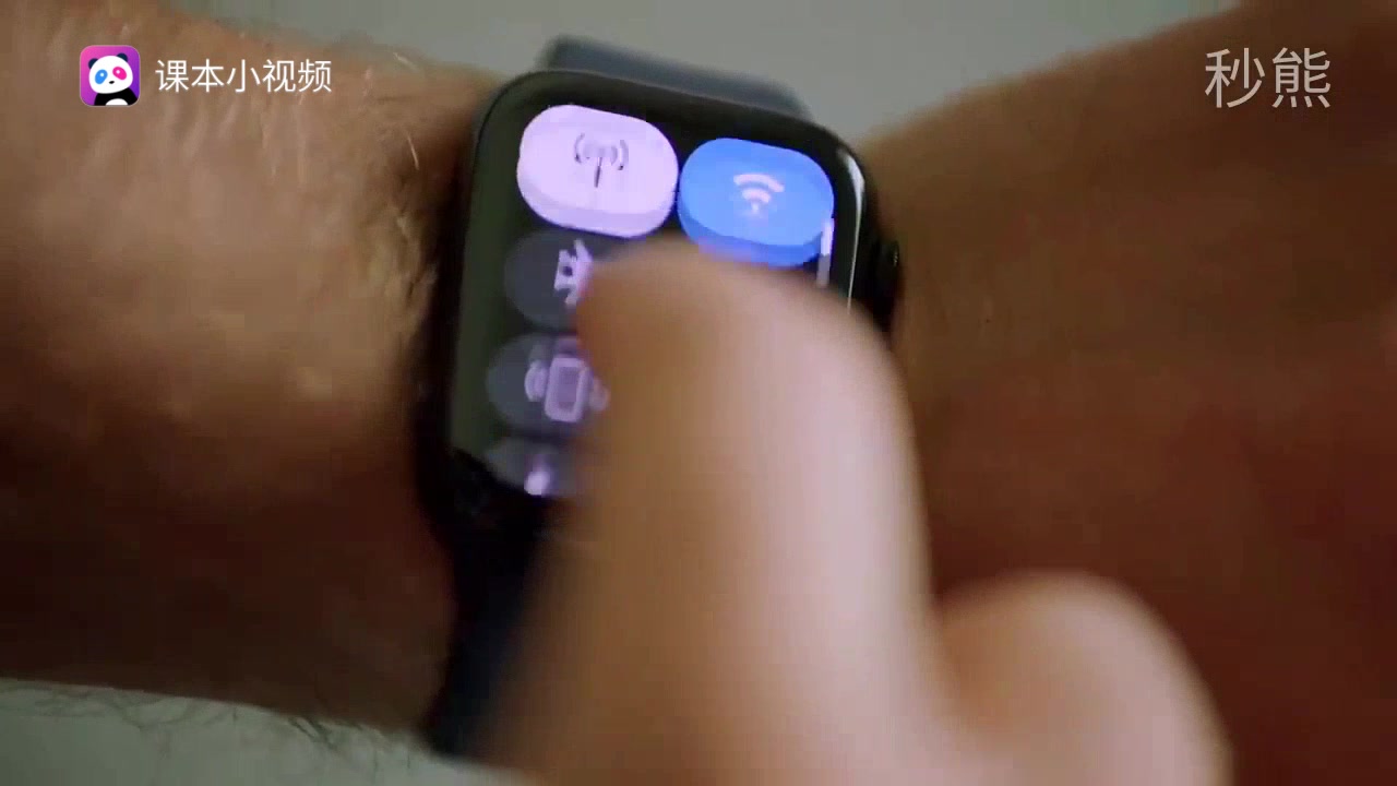 原来它会“排水”!Apple Watch的防水功能是如何实现的?| 秒熊英语出品哔哩哔哩bilibili