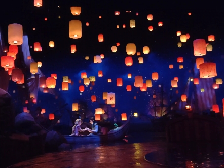【东京迪士尼】【乐佩公主天灯盛会】
