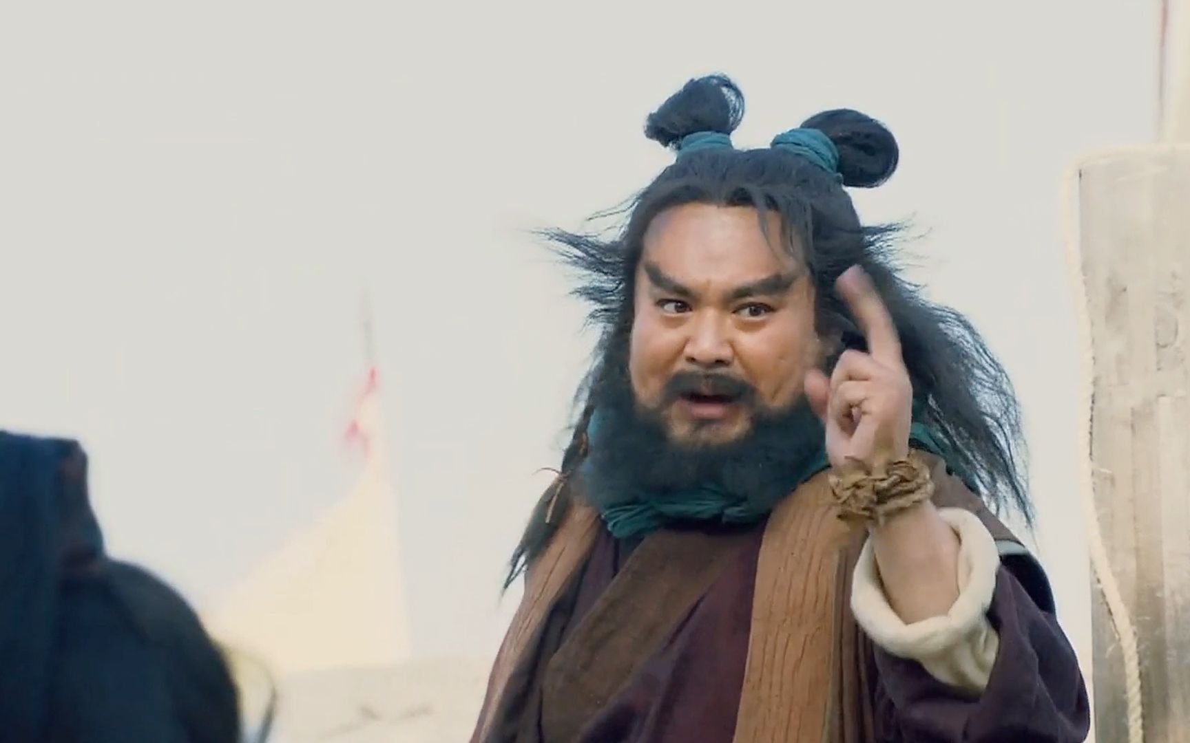 各版李逵怒斥宋江老版李逵义正辞严新版演技用力过猛