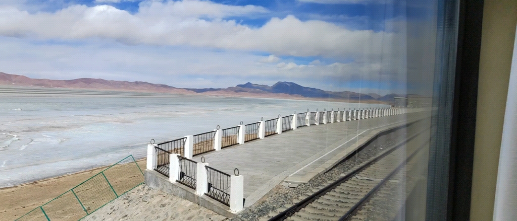 z6802通过措那湖站