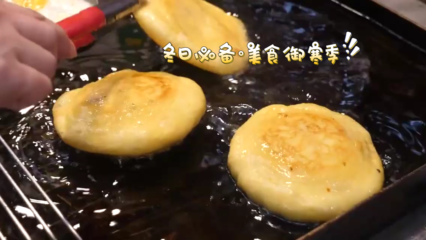 冬日必备·美食御寒季:街头小吃豪华版烤鸟蛋5颗一串一串卖12元每天能