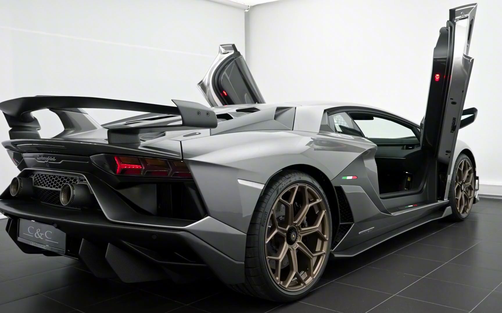 兰博基尼aventador svj