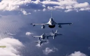 Télécharger la video: F-16、F/A-18 和一艘航空母舰在地中海 (CV 75)