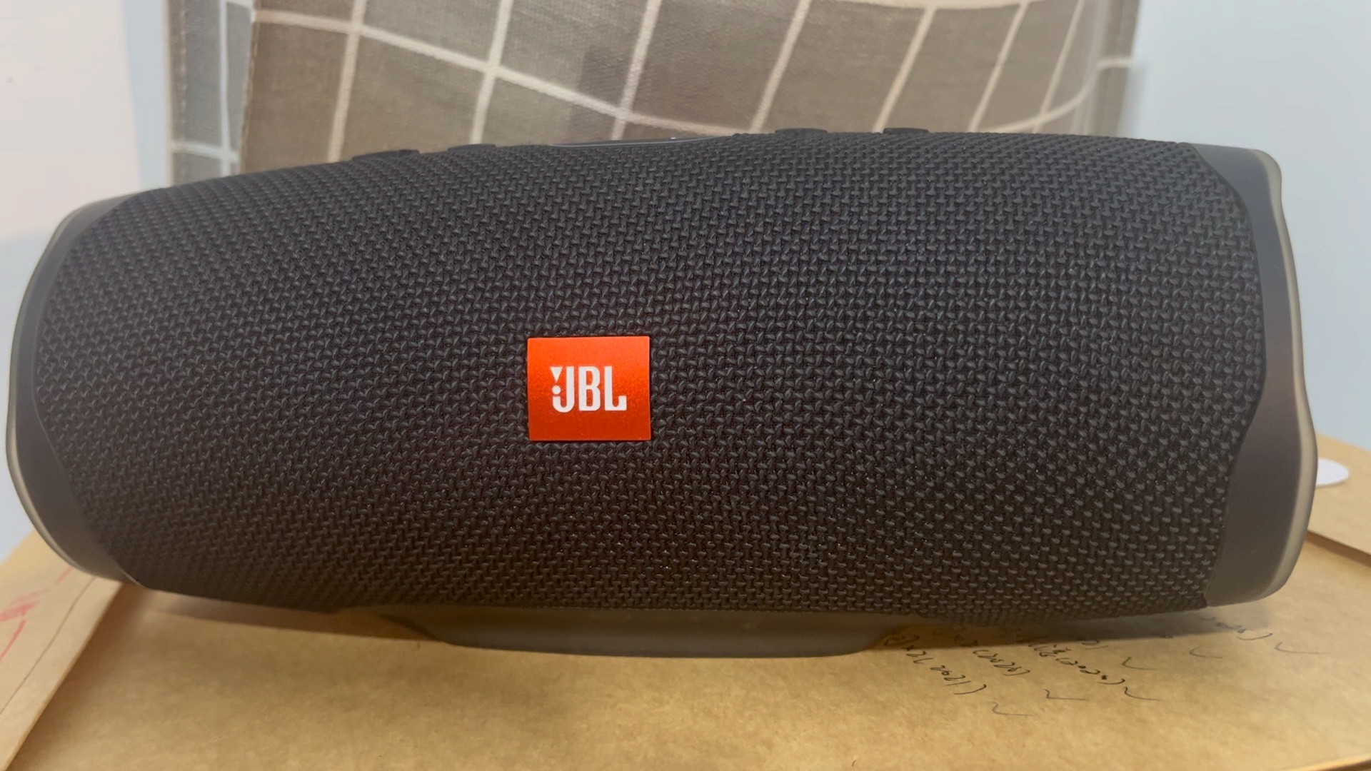 JBL charge 4,买的时候想着买这个音响给学生放英语听力,结果买来之后学校就统一配备了听力磁带播放机…哔哩哔哩bilibili