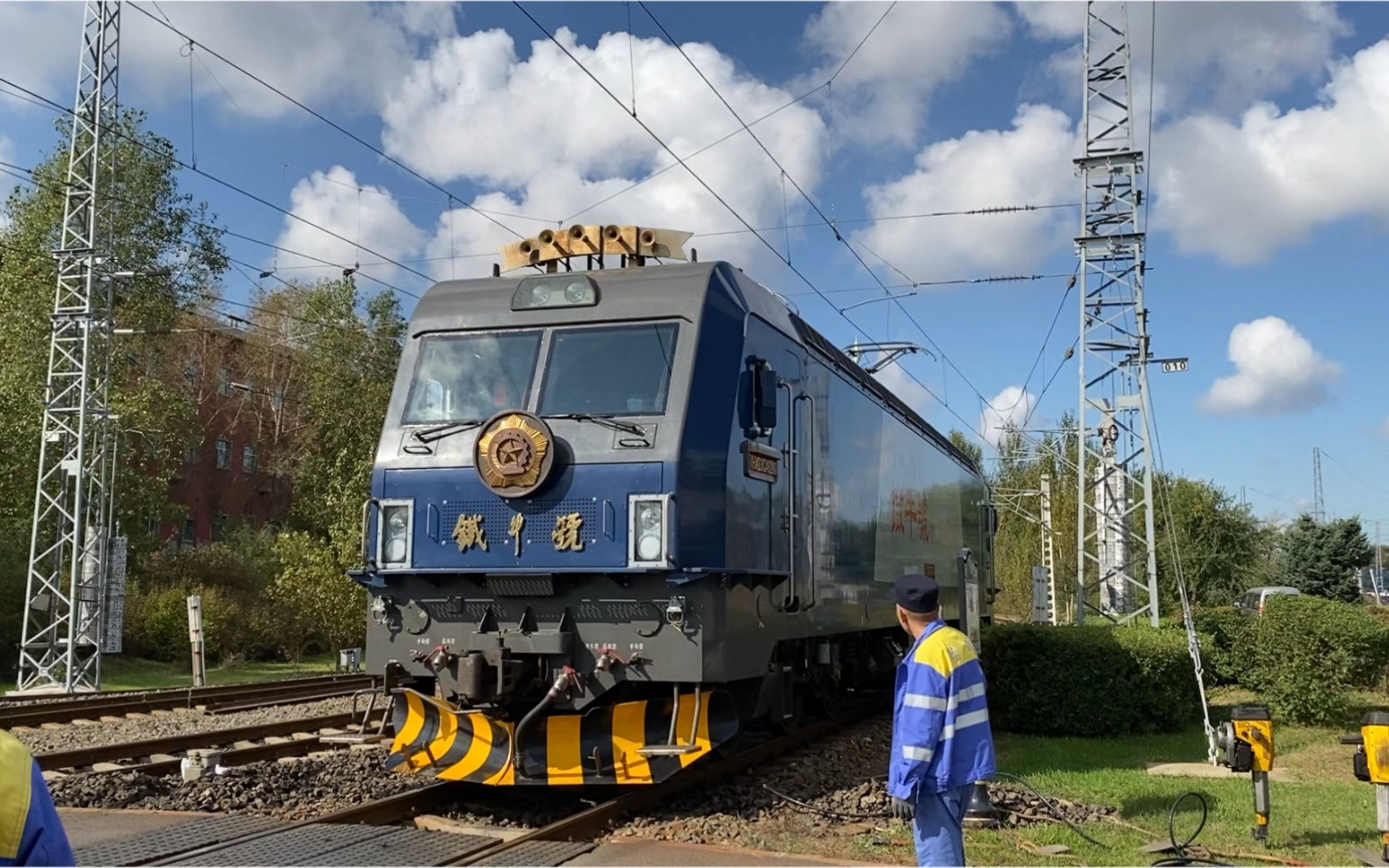 哈尔滨机务段铁牛号hxd3c8200进段整备