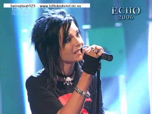 [图]Tokio Hotel - Rette Mich Playbackperformance bei RTL Echo 2006 (RTL, 12.03.2006)