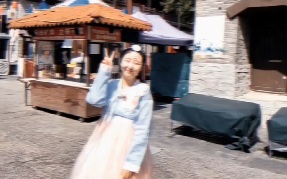 00后女孩在许昌曹魏古城换装朝鲜公主,太甜美了吧,好喜欢呀嘤嘤嘤