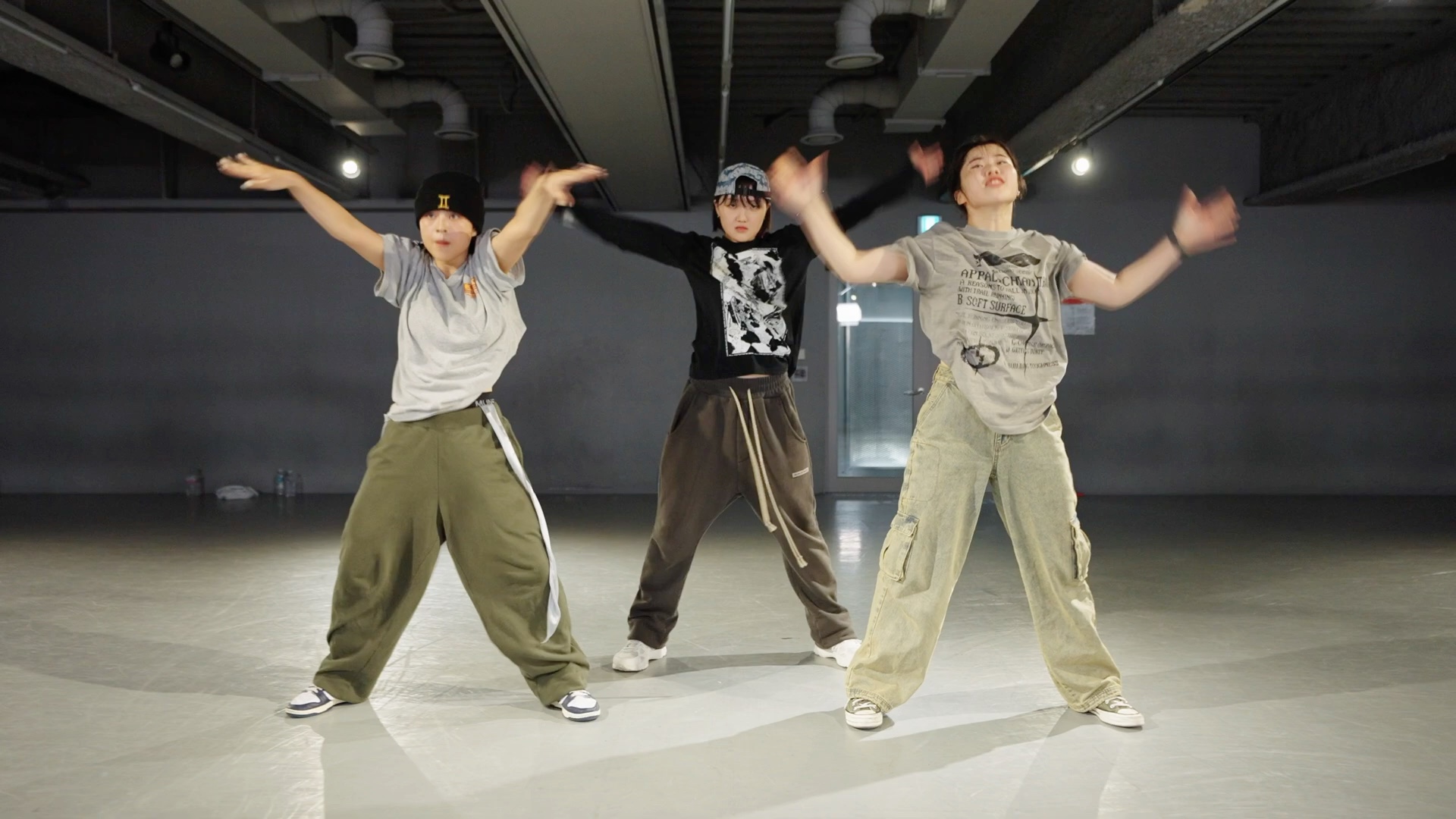 【1M】Tems  Replay / Khaki (from DOKTEUK CREW) Choreography哔哩哔哩bilibili