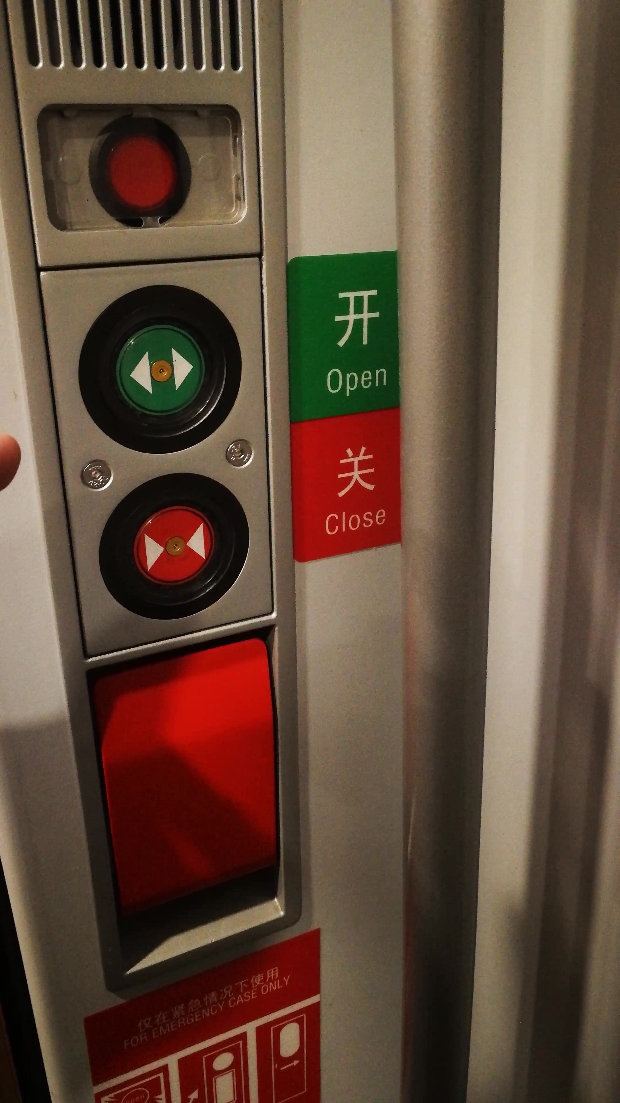 中国铁路动车组手动开门