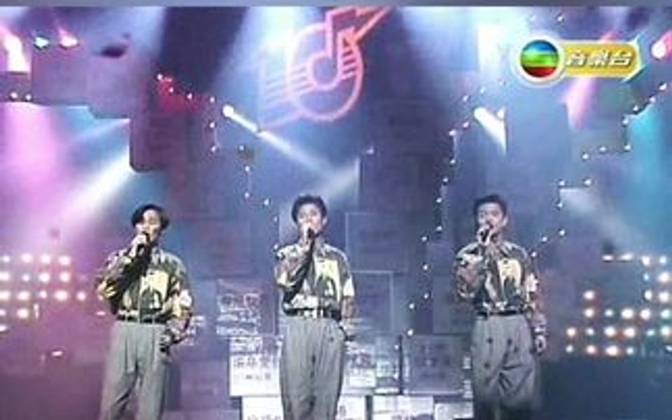 《永远爱着你》是1992年潘伟源作词,Srifa、甘志伟作曲,草蜢演唱的一首歌,收录于专辑《永远爱着您》中.哔哩哔哩bilibili