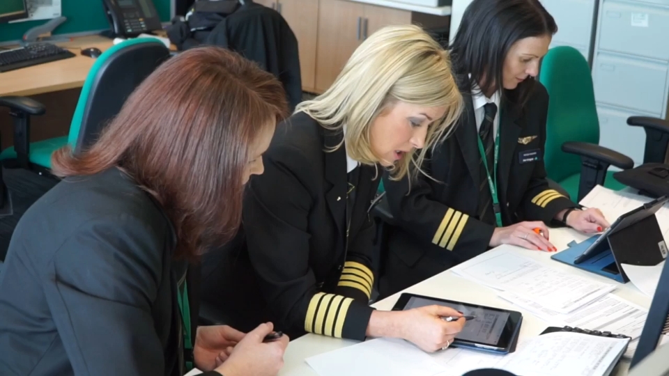 флот — Российские авиалинии 女机长的一天