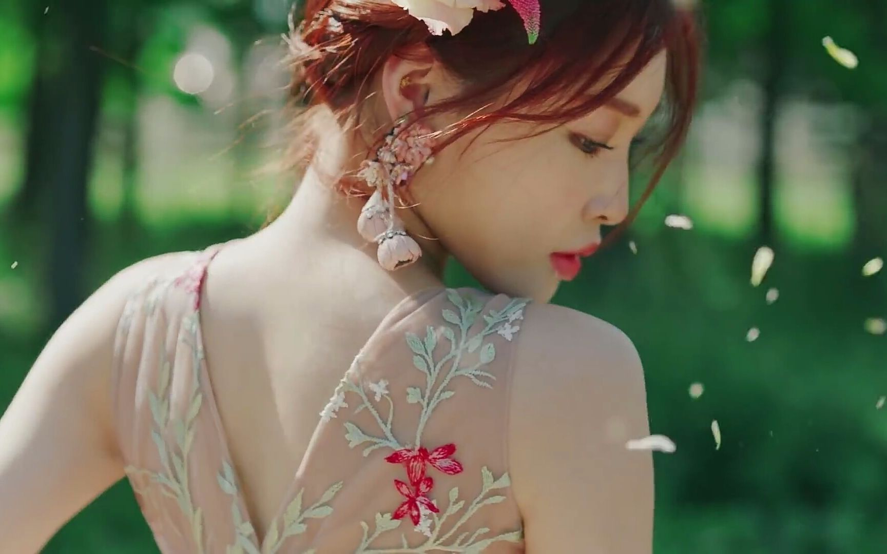 金请夏回归新曲playfeatchangmomv