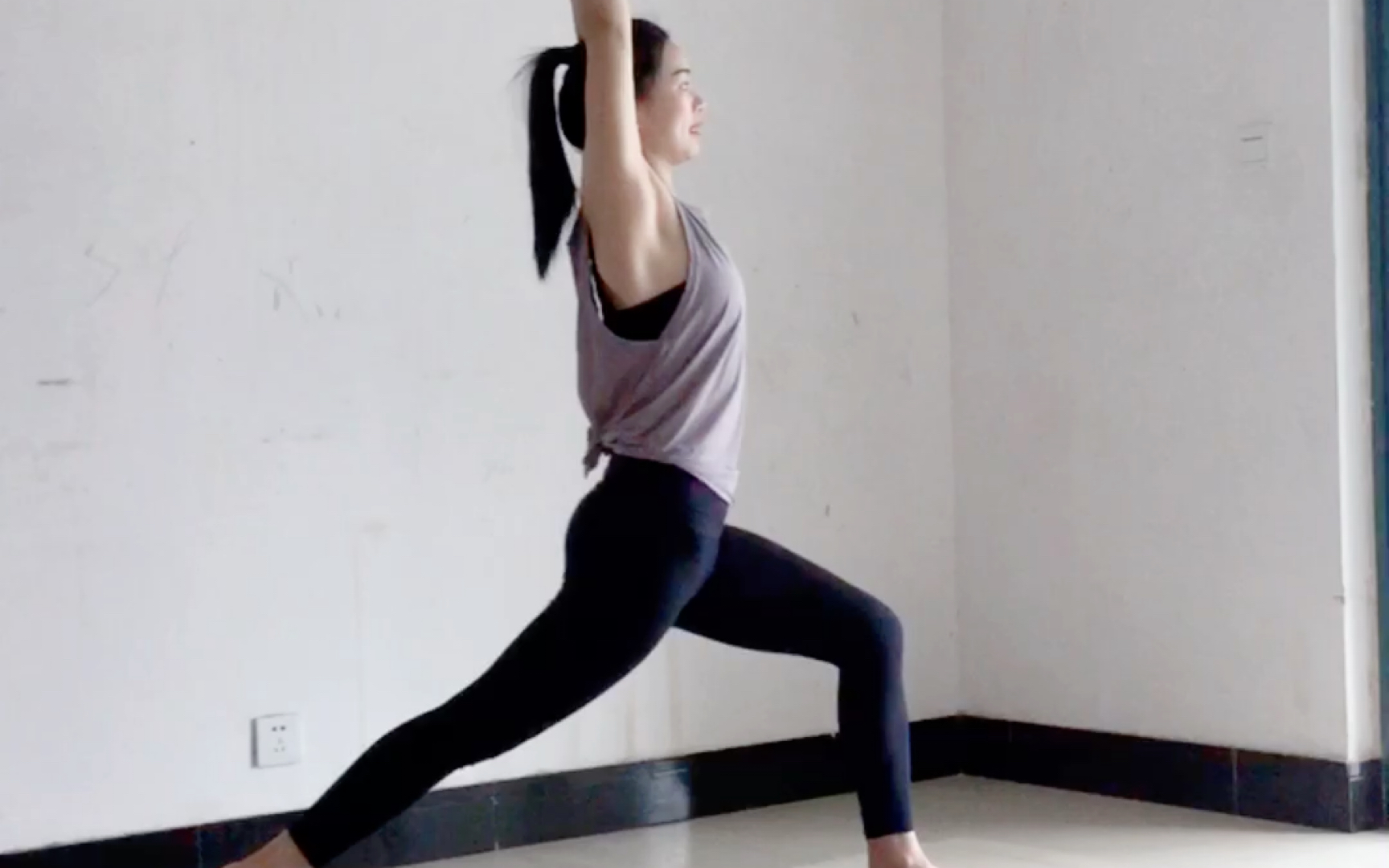 活动作品瑜伽战士一式和高位起跑式讲解