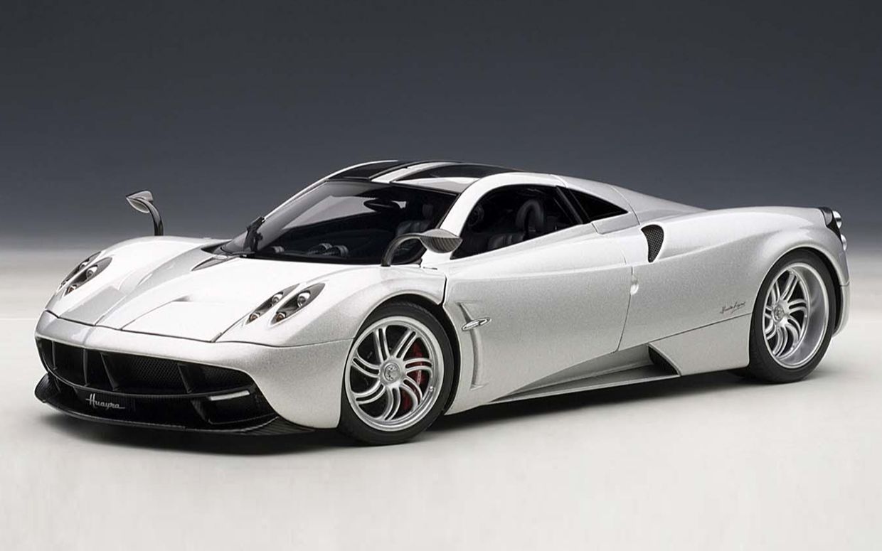 汽车模型autoart118帕加尼huayra银色