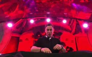 Download Video: Hardwell 当场放《Bella Ciao》（桥），实在是太让人怀念了！