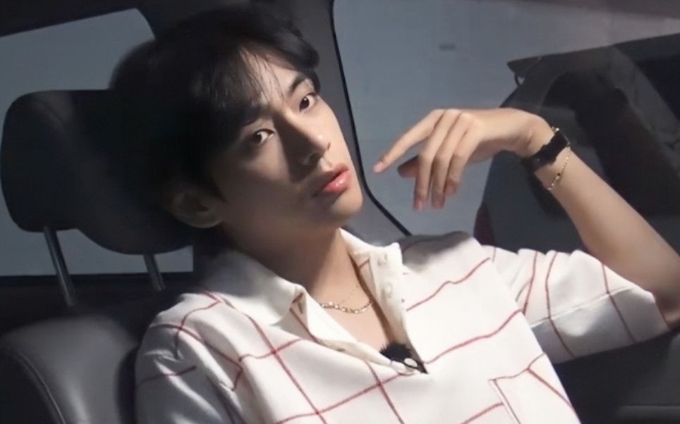 【金泰亨】天啊,你坐在车里也要这么海报吗,真无敌了呀!