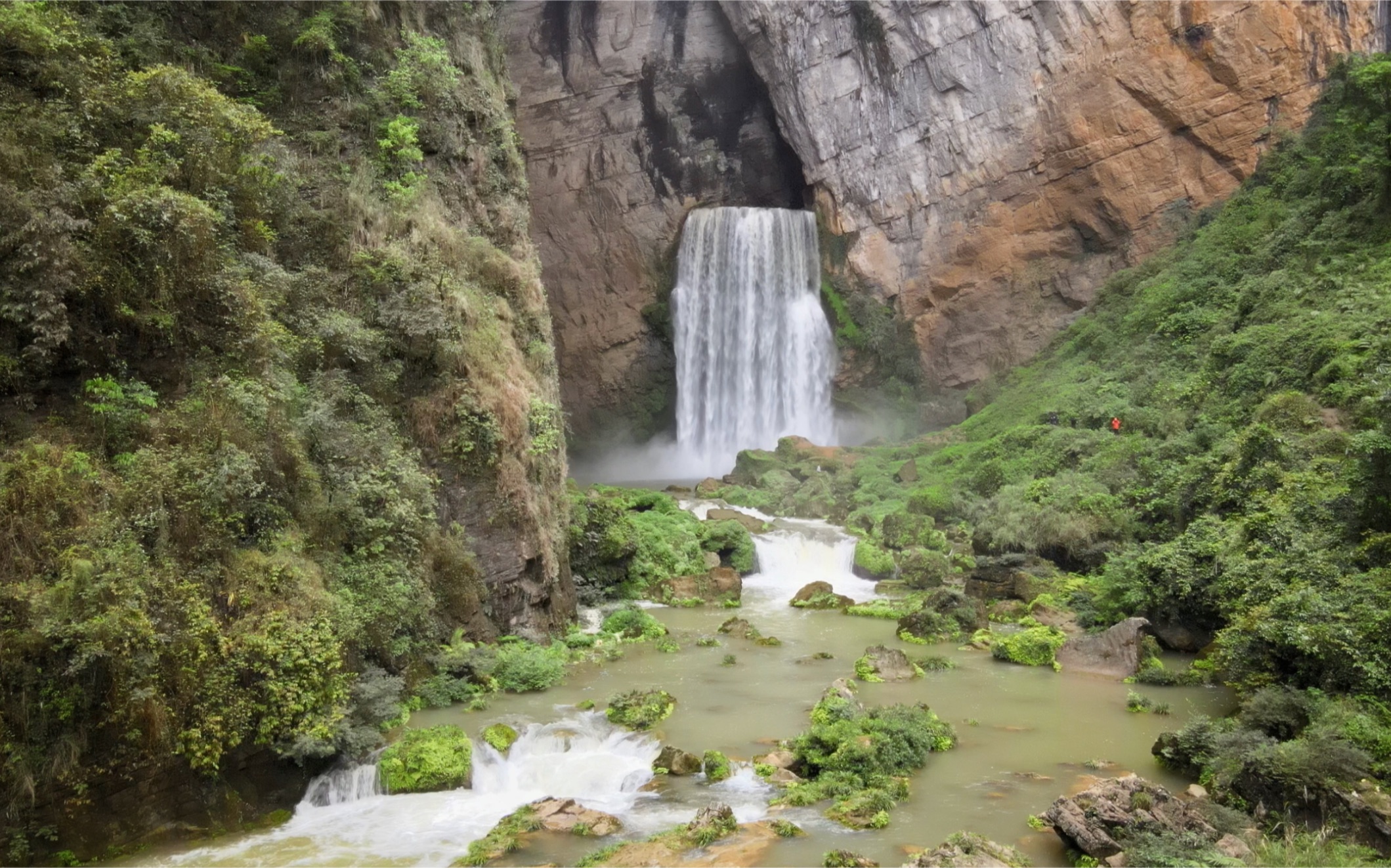 贵州羊皮洞瀑布