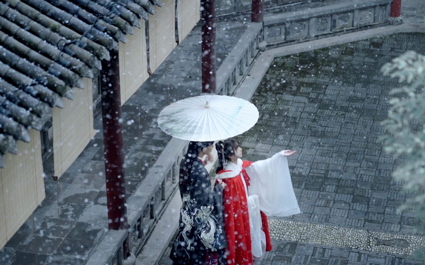 雪天古风女子背影图片图片