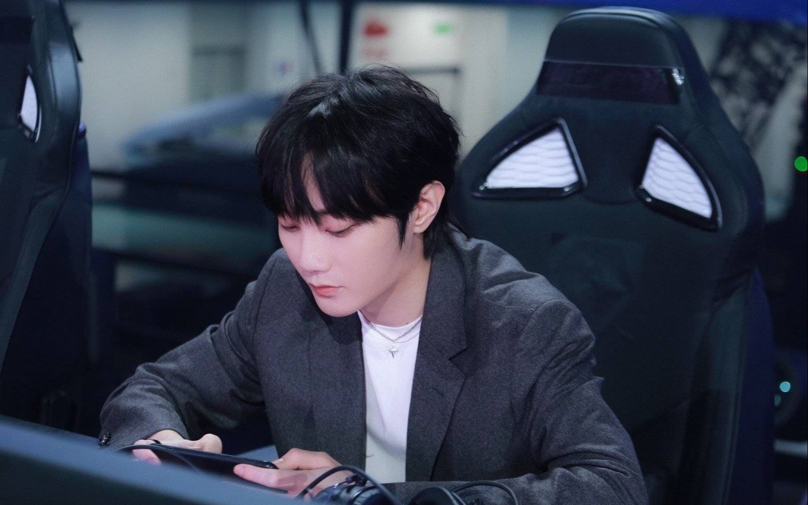 【刘也】电竞也再次来袭!可可爱爱蹲草夹子你值得拥有