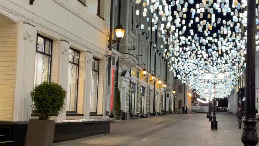 俄罗斯莫斯科奢侈品一条街,被制裁,空空荡荡,街景很漂亮