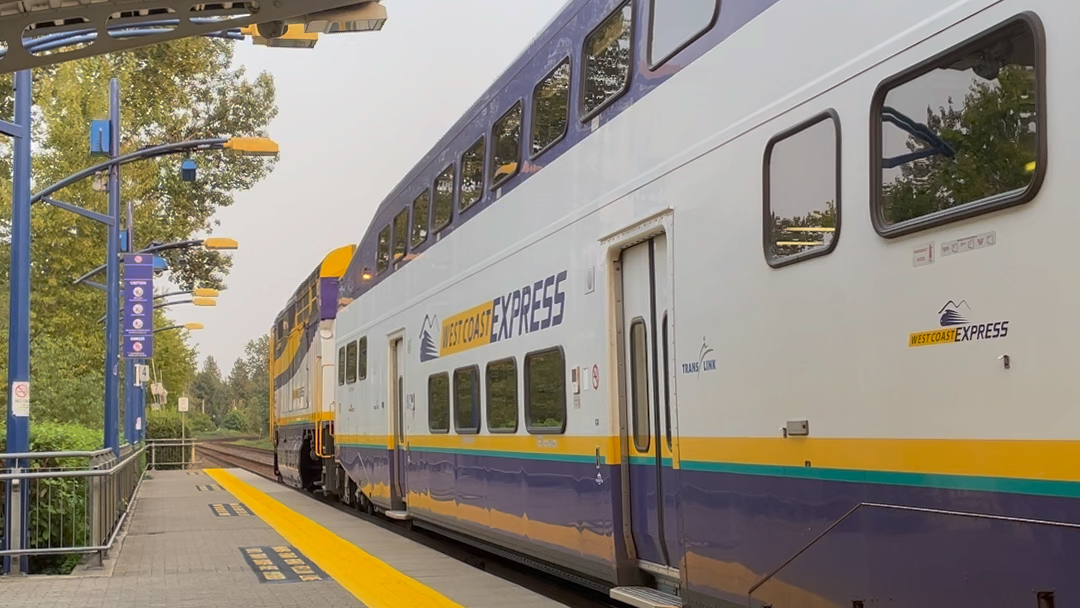 west coast express 加拿大温哥华枫树岭站の末班车