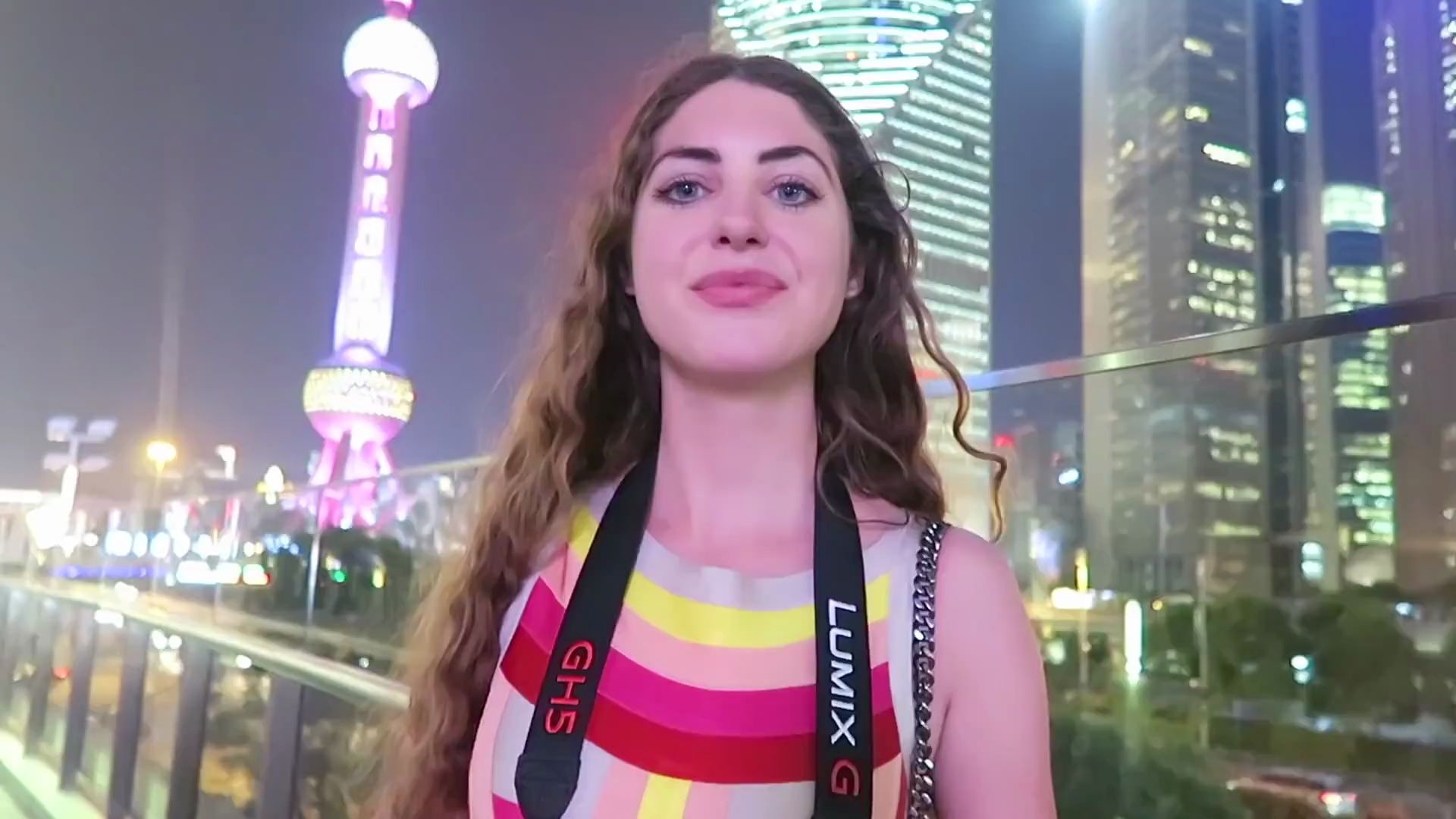 美国迈阿密的美女旅行博主是怎么看待中国上海的?