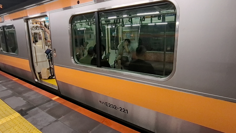 jr东日本中央线快速e233系0番台t21号编组东京方向神田出站