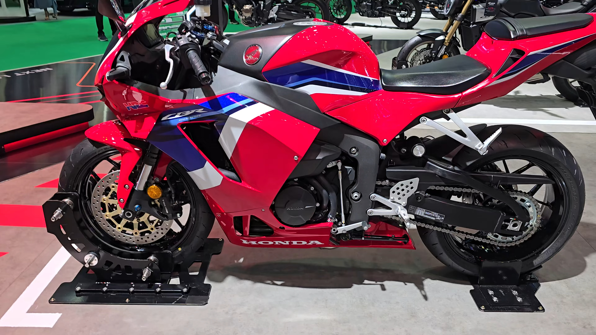 2024款 本田 cbr600 rr 家族红 展车细节大赏 4k>