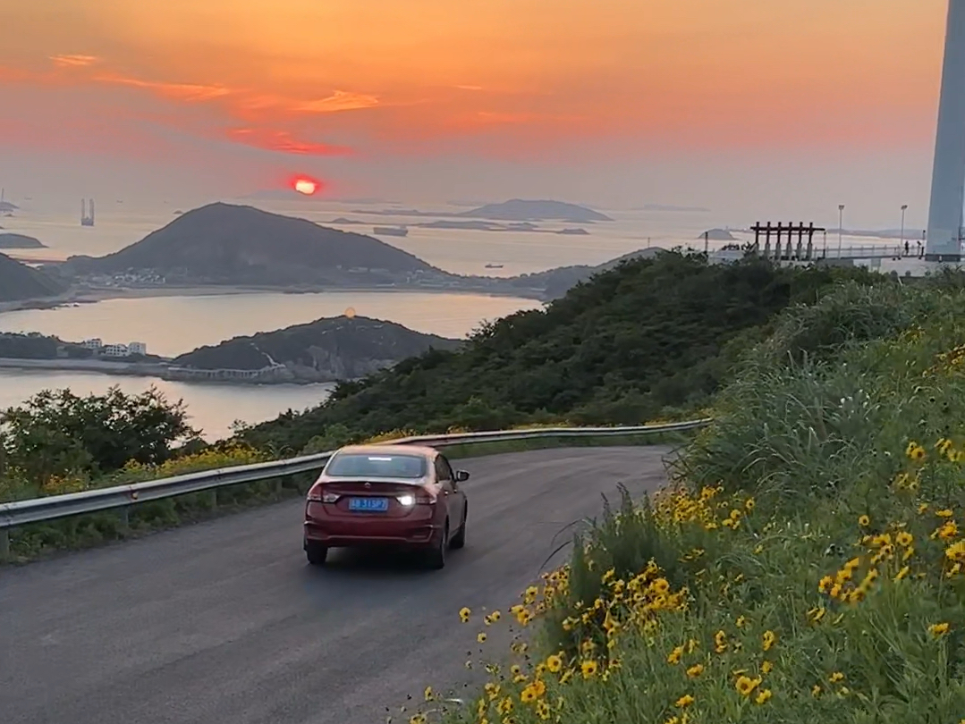 到衢山岛,一定要到风车观景平台看一场海上日落(舟山群岛的自驾游路线见视频下面)哔哩哔哩bilibili