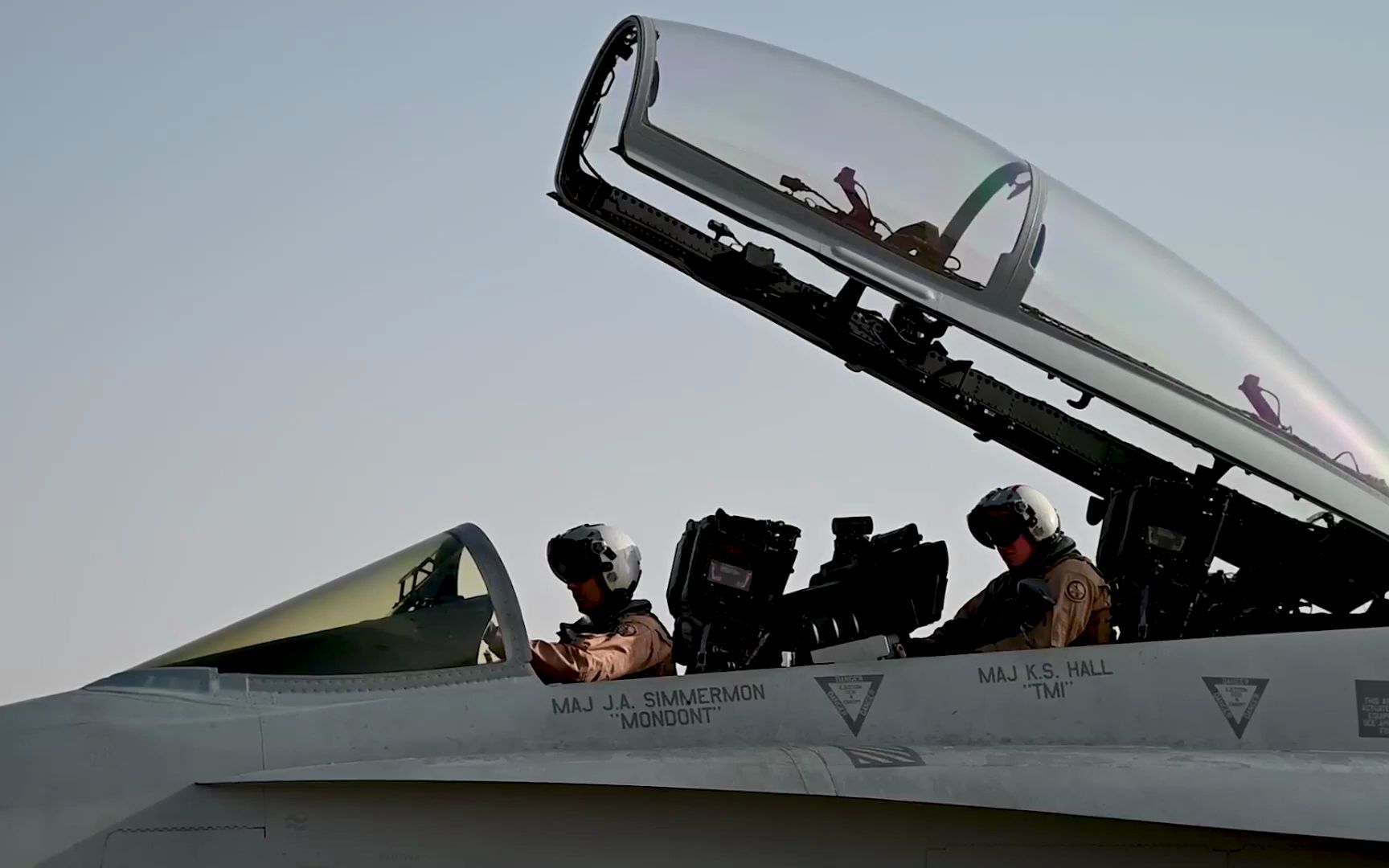 vmfa115 抵达沙特阿拉伯苏丹王子空军基地_哔哩哔哩_bilibili