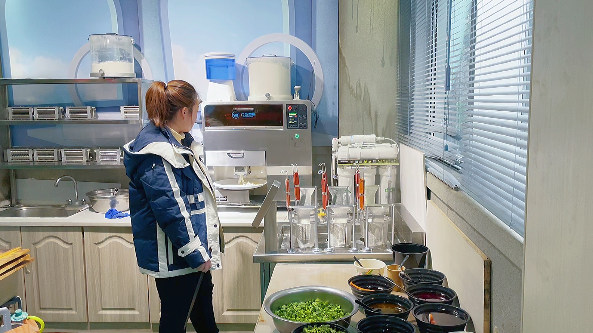 智能面条机,一人一天轻松做300多份面