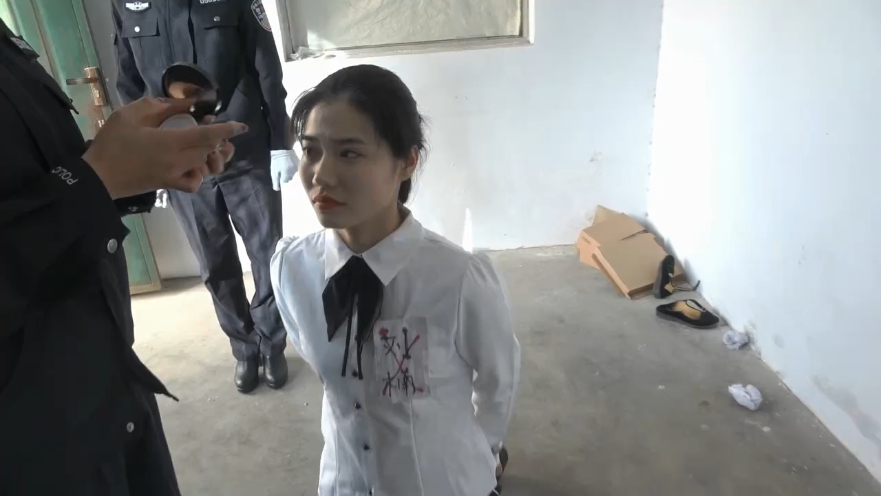 [图]法治短剧：女子被执行前换上家属送来的衣服，漂漂亮亮的踏入了刑场。 远离犯罪