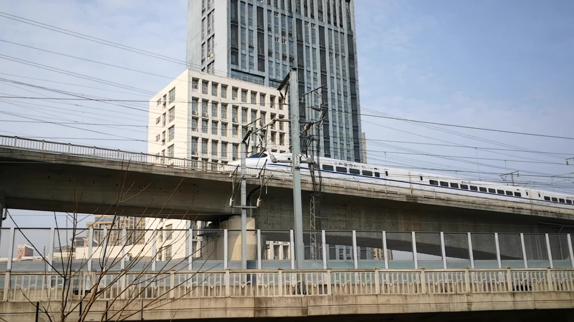 【19秒2则】crh2在繁忙的合武高铁上-仰望观测_哔哩哔哩 (゜-゜)つロ